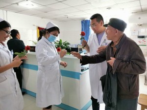 看！她们笑容灿烂，原来医患和谐这么简单而温暖