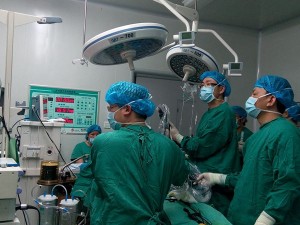 对口支援回头看 ---肝胆外科专家王学文返院开展手术