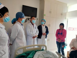院领导深入临床一线专项督查新冠肺炎防控工作
