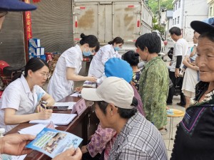 宁南县人民医院开展“关爱肾脏健康，远离风湿病痛” 主题宣传义诊活动