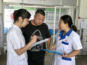 县卫健局来我院督导全科医生转岗培训工作