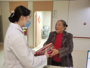 暖心！宁南县人民医院中医科医护获患者手工鞋垫致谢