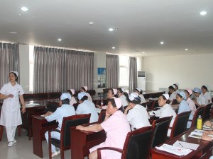 宁南县人民医院召开护理质量与安全管理及质控标准讨论会