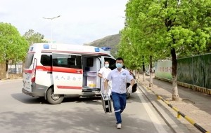 宁南县人民医院组织开展“突发重大伤亡事故”应急演练