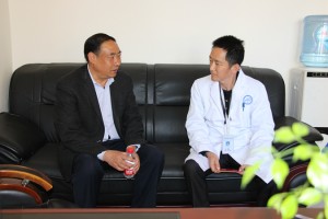 用心用情暖人心 尊才重才树风向——县政协主席 殷显国走访慰问我院联系专家人才钟伟