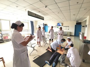 时间就是生命——门诊部进行心脏骤停应急演练