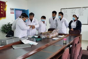 以师带徒  薪火相传