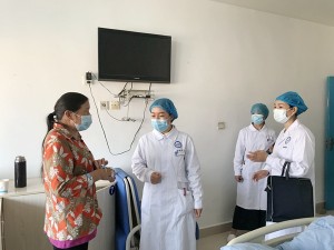 院感防控人人有责，进入医院均要规范佩戴口罩