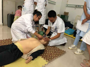 内三科开展心肺复苏操作培训考核