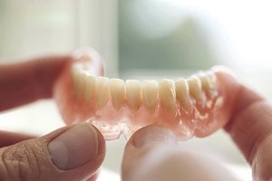 假牙保养知多少——活动假牙