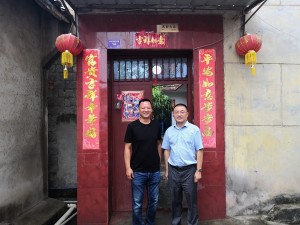 宁南县人民医院为退役军人职工家庭悬挂光荣牌