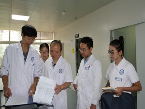 自贡专家来访检验科 助推三乙创建工作
