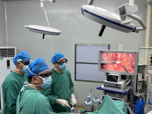 带着“墨镜”做手术，手术室里上演“3D大片”？