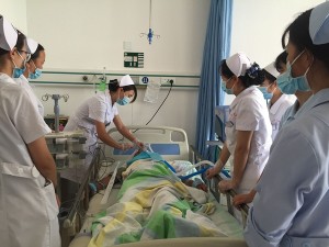 外三科开展呼吸机及气管插管病人口腔护理培训