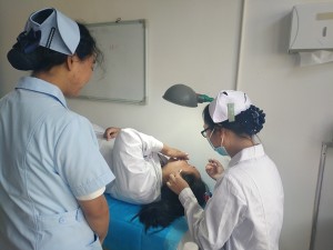 体验病人的紧张与焦虑，提升护理服务质量