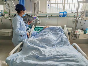 【我为群众办实事】ICU“云探视”，让亲情触屏可见